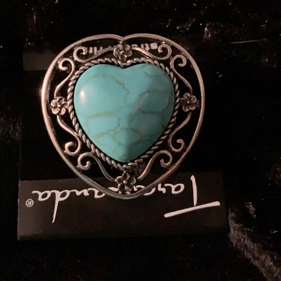 COSTUME JEWELRY/STATEMENT RING - Picture 2 of 2